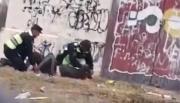 VIDEO Dos policías separados por golpear a un joven en situación de calle en Rosario de Lerma