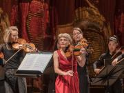 Un violín, una orquesta y una noche de comunión extraordinaria en el Colón