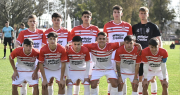 La historia de vida del juvenil de Estudiantes, un trotamundos que se gana su lugar con Jonathan Schunke