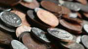 ¡No subestime su colección! Estas cuatro monedas de 25 centavos podrían valer más de $475,000 en EEUU