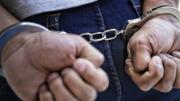 Mata a su suegro por intervenir en una pelea con su pareja: lo golpea en la cabeza con una silla