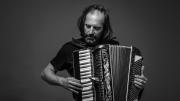 Chango Spasiuk, broche de oro del 77° Aniversario