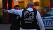 Un tiroteo en plena calle de Nueva York dejó cuatro muertos, incluido un policía