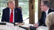 Donald Trump viaja a Escocia en medio de tensiones en Washington
