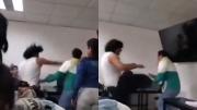 “De mí no te vas a burlar”: le dio una brutal golpiza a su profesor universitario en medio del aula
