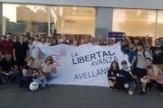 Candidato de LLA postea fotos porno de su esposa, también libertaria, para hacer unos mangos
