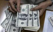 El dólar cerró en $1.300 y alcanzó mayor cotización en bancos