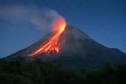 Entra en erupción el volcán más alto de la península de Kamchatka, en Rusia, tras el fuerte terremoto