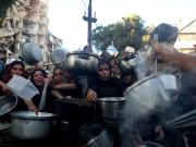 A pesar de la conmoción mundial, Israel mata a 103 palestinos en Gaza: más de la mitad buscaba alimentos
