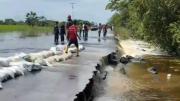 Desbordamiento del río Portuguesa: reportan nuevo socavamiento en la carretera Apure-Guárico