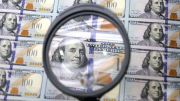 Por qué sube el dólar: el oficial cruzó los $1.300 y quebró otro récord desde la salida del cepo