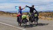 Viajan en bici hace tres años en busca de la libertad: Caro y Chucho dejaron su huella en la Patagonia