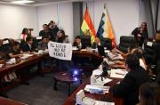Legisladores reinstalan vigilia en rechazo a contratos sobre el litio
