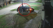 Video: la alarma de un auto frustró un robo en Tolosa en medio de la ola de inseguridad que azota a la zona