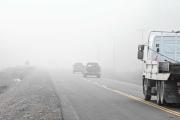 La niebla se adueña del Alto Valle de Neuquén y Río Negro: calles y rutas con visibilidad reducida este jueves