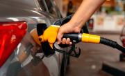 Sube la nafta: el Gobierno aumentó los impuestos a los combustibles