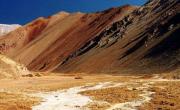 Turismo millonario: el pueblo perdido entre montañas que esconde una mina de oro, ideal para una escapada