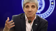 Las excusas de Caputo ante el salto del dólar
