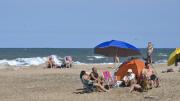 Turismo en crisis: el intendente de Villa Gesell le pidió al Gobierno que decrete un fin de semana largo en octubre