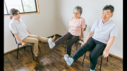 Solo necesitás una silla: el entrenamiento recomendado para adultos mayores o personas con movilidad reducida