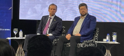 Foro cruceño solo con candidatos que lideran encuestas, Tuto y Samuel, los que coincidieron en impulsar descentralización y autonomías