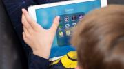 Demandaron a famosa aerolínea en EEUU por las imágenes sexuales que filtró un trabajador al iPad de sus niños