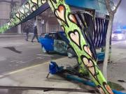 Borracho, embistió una garita de colectivos y atropelló a 10 personas, quiso huir pero fue golpeado en Neuquén