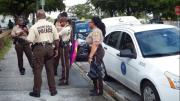 Arrestan a estilista de famosos en Miami: lo acusan de abuso de menores