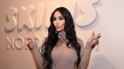 ¡Agotado! Kim Kardashian lanza un nuevo accesorio facial y causa impacto en redes 