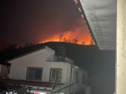 Sama bajo amenaza: El fuego no fue controlado y bomberos se repliegan