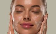 Qué es el 'Skin flooding', la nueva tendencia de skincare que es viral en TikTok