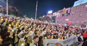 Caminata de las velas: La protesta de los trabajadores del Garrahan en el obelisco
