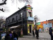 Sorpresa en Caminito: por qué las paredes junto al tradicional paseo de La Boca aparecieron pintadas de negro