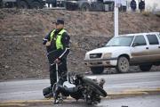 Murió una mujer por un choque en Centenario, el responsable se escapó del lugar: demoras en el tránsito sobre Ruta 7