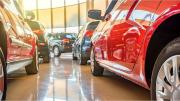 Por salto del dólar, automotrices aumentan los precios en piso del 3%, el doble de la inflación