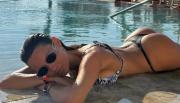 Pampita se luce en Ibiza tras su separación: vacaciones, bikinis y rumores de romance