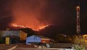 Vientos furiosos y calor abrasador: La lucha por controlar el incendio en la serranía de Sama