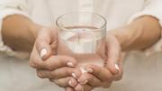 Que fluya el dinero: poderoso ritual con un vaso de agua para abrir tu camino en 2025