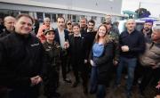 Junto a un intendente y candidato opositor, Kicillof entregó patrulleros e inauguró un centro de salud por $1.607 millones