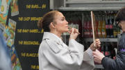 Acaba de cumplir 56 años: Jennifer Lopez revela su sencillo secreto de maquillaje para verse como una veinteañera