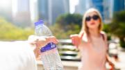 ¡Peligro en tu auto! Alertan sobre los riesgos de dejar una botella de agua dentro del vehículo: estos serían las desagradables sorpresas
