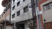 “Así no se puede vivir”: bronca y malestar en un edificio del centro de Neuquén que no tiene luz