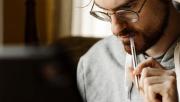 Cinco cualidades que definen a una persona inteligente, según la IA