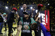 (VIDEO) Venezuela tiene un nuevo campeón mundial de Boxeo: Carlos Cañizales derrotó por KO al tailandés Panya Pradabsri