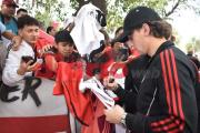 Más fotos de la llegada de River a Santiago