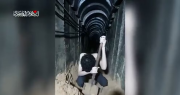 “El tiempo se agota”: el dramático video de un rehén israelí cavando su propia tumba