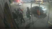 Video: motochorros robaron y destrozaron un comercio del centro de Neuquén
