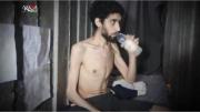 Impactante video muestra a un rehén israelí debilitado cavando su “propia tumba”