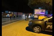 Piratas treparon a un camión en lomo de burro y robaron al conductor