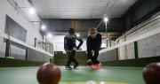 La pasión por las bochas busca sobrevivir en La Plata después de la desaparición de 40 canchas